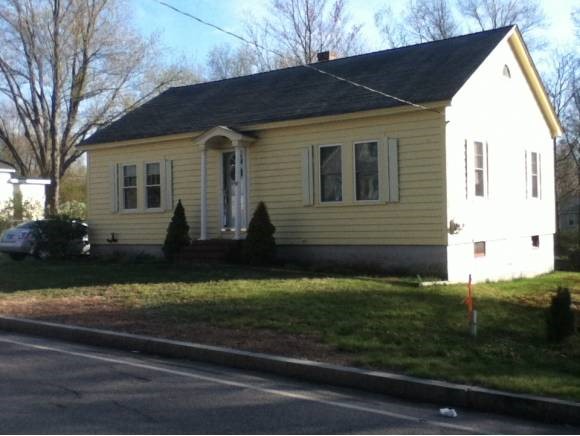 37 Chamberlain Street Rochester, NH 03867 - Photo 1 of 1