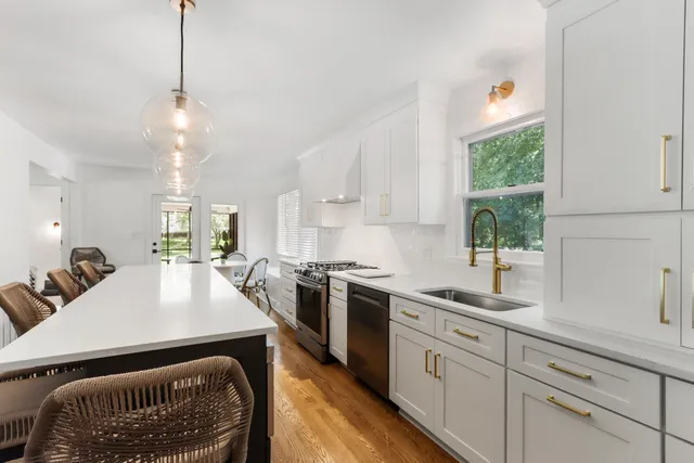 $849,000 | 663 South Lake Shore Drive, Fontana, WI 53125