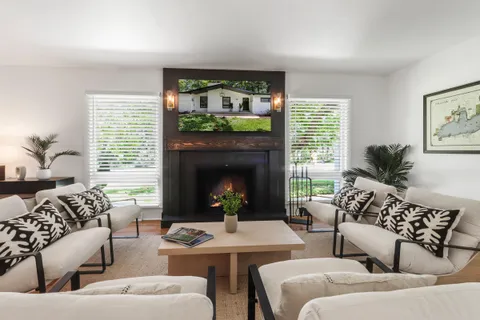 $849,000 | 663 South Lake Shore Drive, Fontana, WI 53125