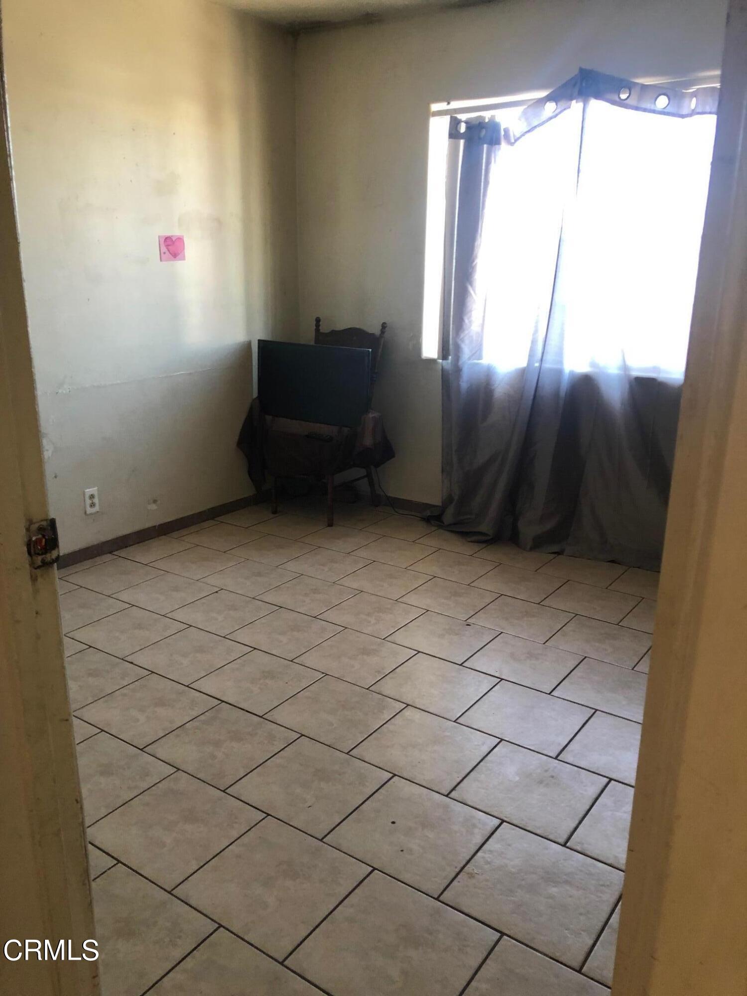 128 North Harrison Avenue Oxnard, CA 93030 - Photo 3 of 10 a room with a window and a mirror