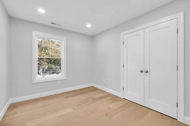 a view of empty room with window