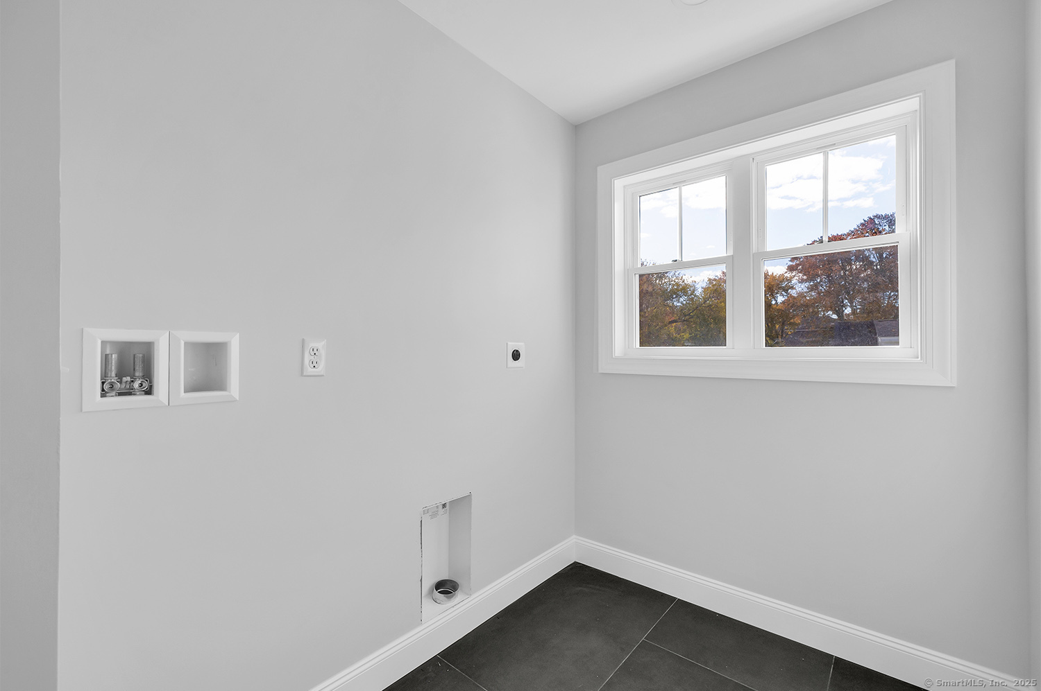 197 Vesper Street Fairfield, CT 06825 - Photo 18 of 21 a small space with a window