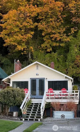 $720,000 | 27728 Manzanita Beach Road Southwest, Vashon, WA 98070