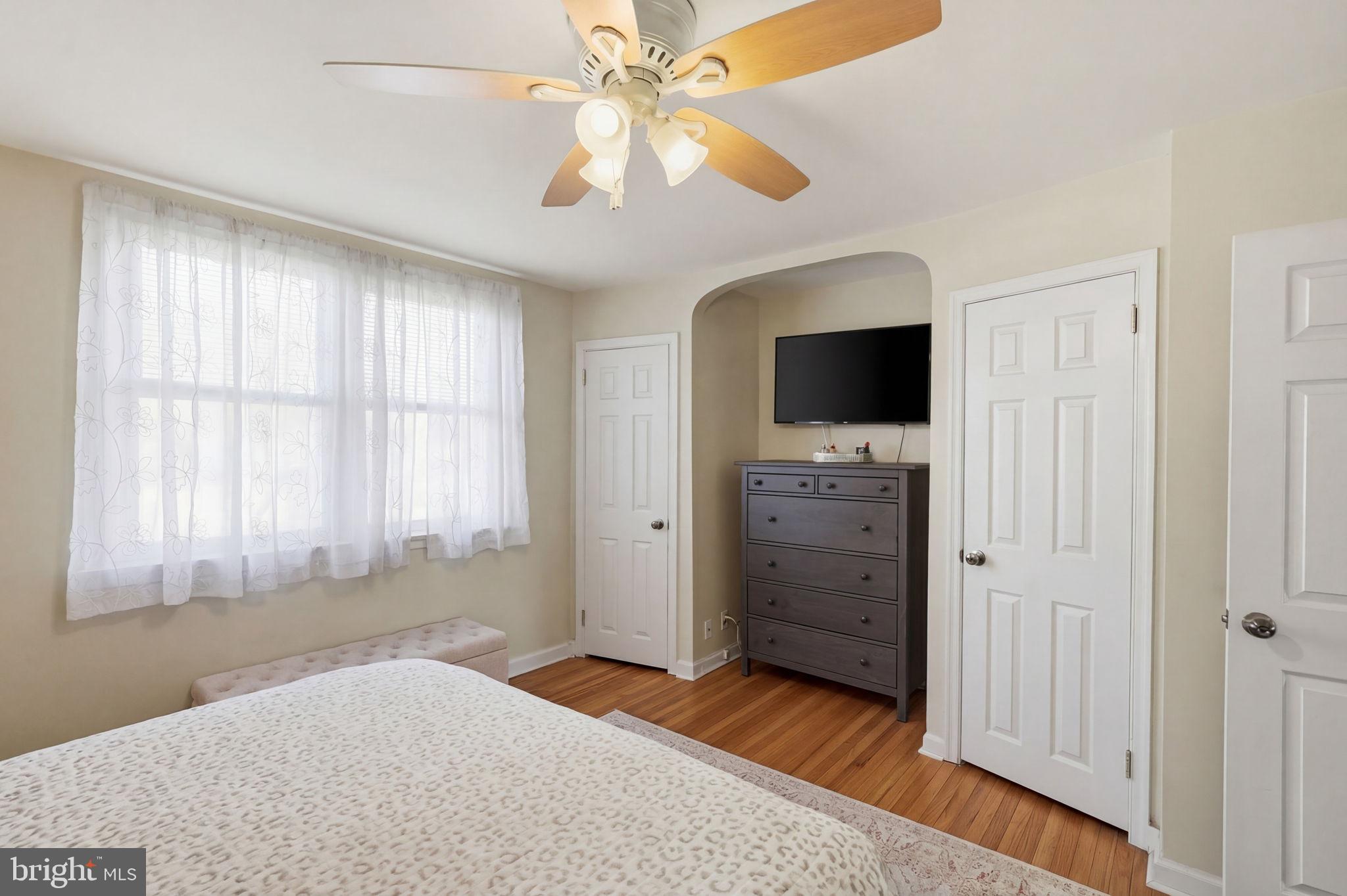 3252 Fordham Road Philadelphia, PA 19114 - Photo 18 of 29 Double Closet