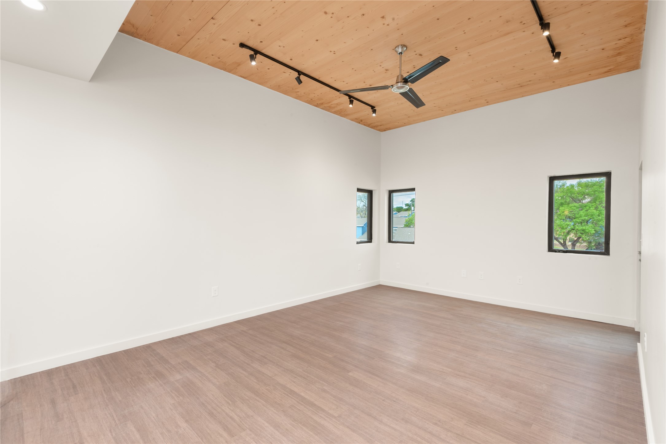 3515 Webberville Road, Unit 302 Austin, TX 78702 - Photo 4 of 15 Gallery Image 4
