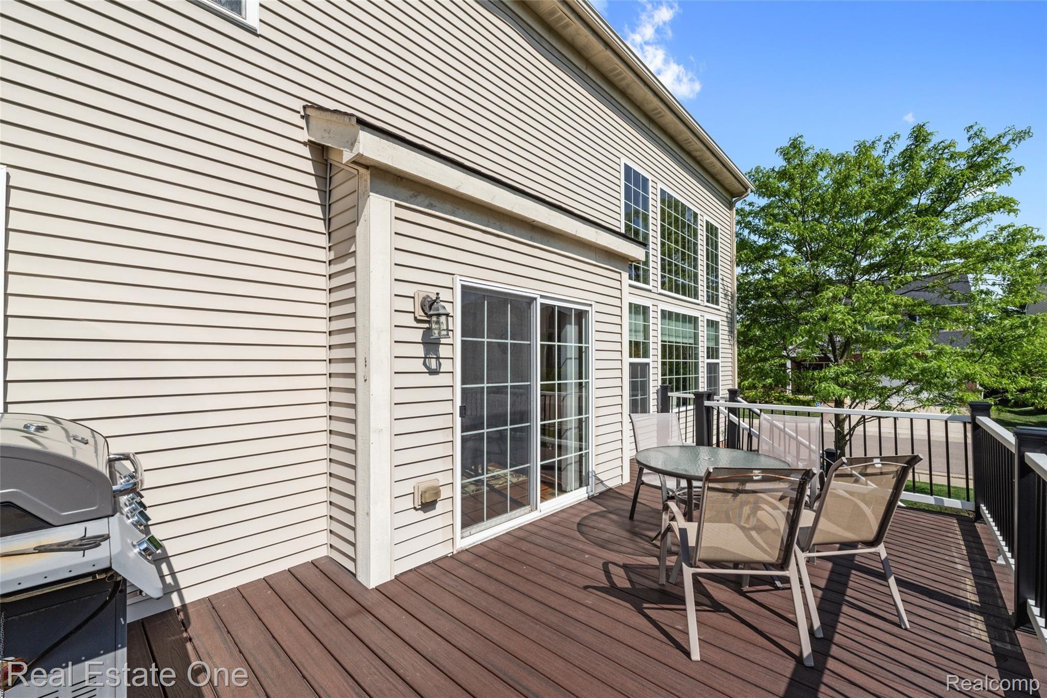 27666 Cromwell Road Novi, MI 48374 - Photo 28 of 33 TREX DECK