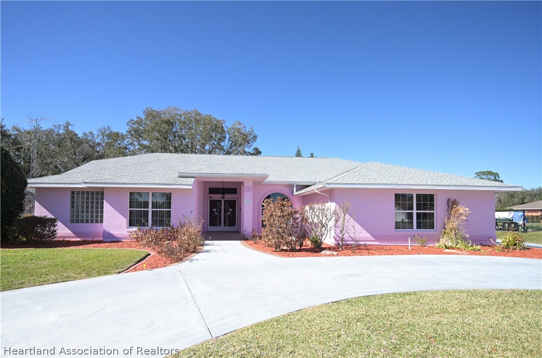 3805 Divot Road Sebring, FL 33872 - Photo 1 of 50 Front