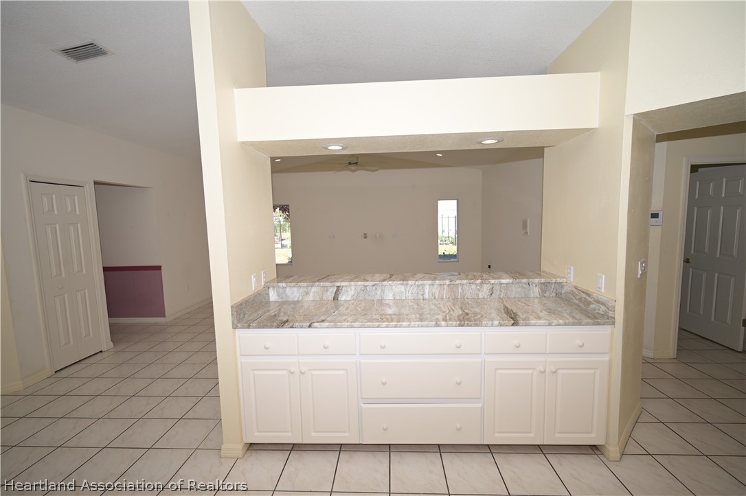 3805 Divot Road Sebring, FL 33872 - Photo 14 of 50 Kitchen