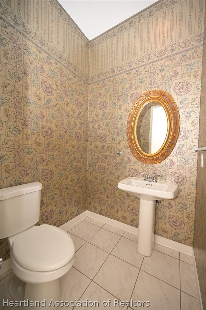 3805 Divot Road Sebring, FL 33872 - Photo 24 of 50 Half Bath