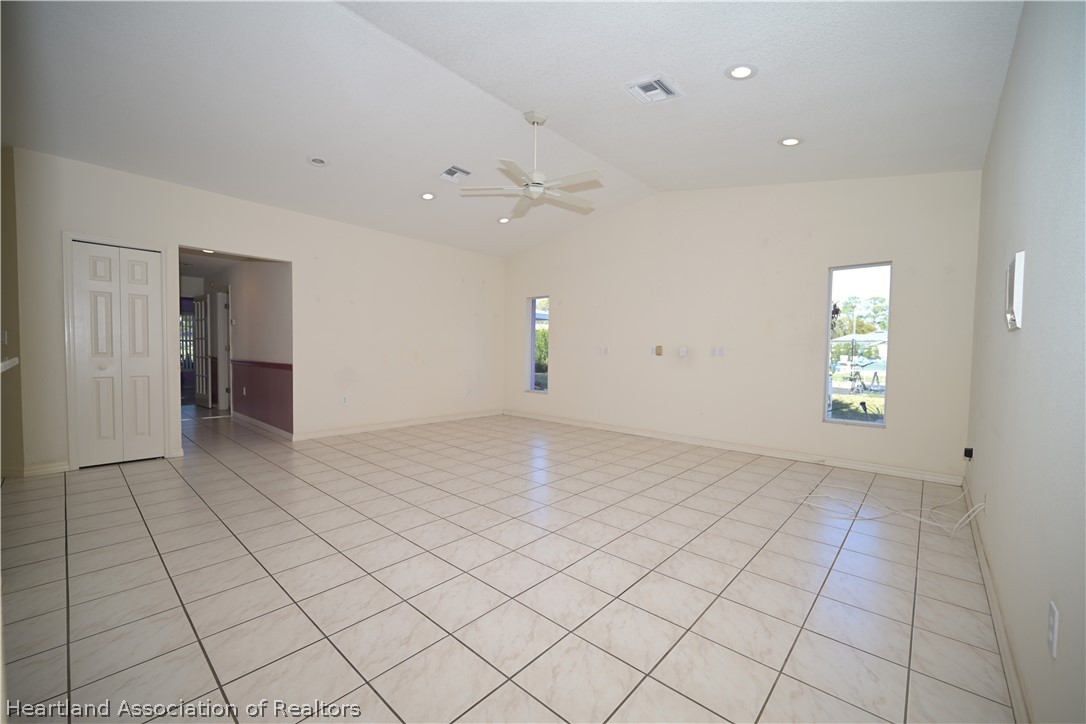 3805 Divot Road Sebring, FL 33872 - Photo 8 of 50 Living Room