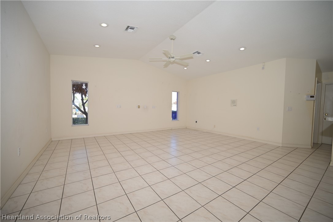 3805 Divot Road Sebring, FL 33872 - Photo 9 of 50 Living Room