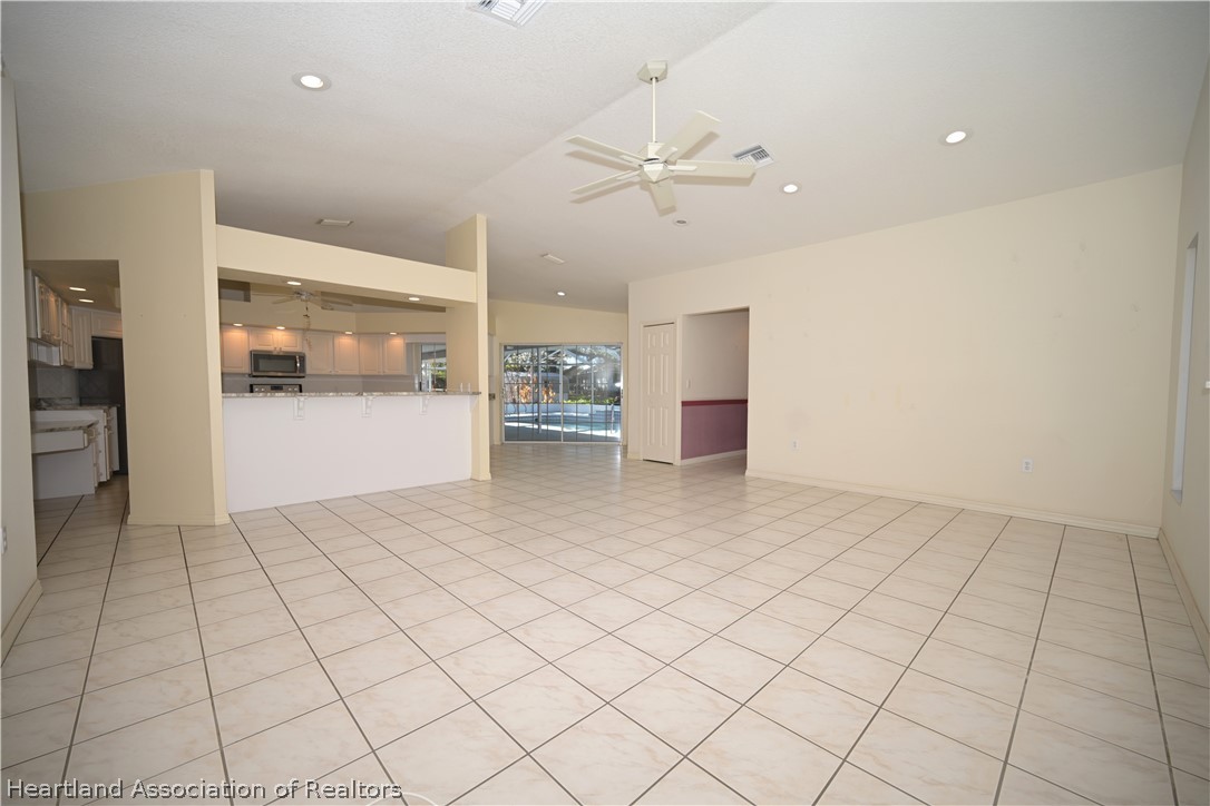 3805 Divot Road Sebring, FL 33872 - Photo 10 of 50 Living Room