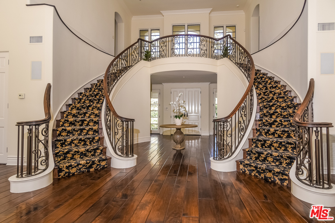 3901 Longridge Avenue Sherman Oaks, CA 91423 - Photo 12 of 51