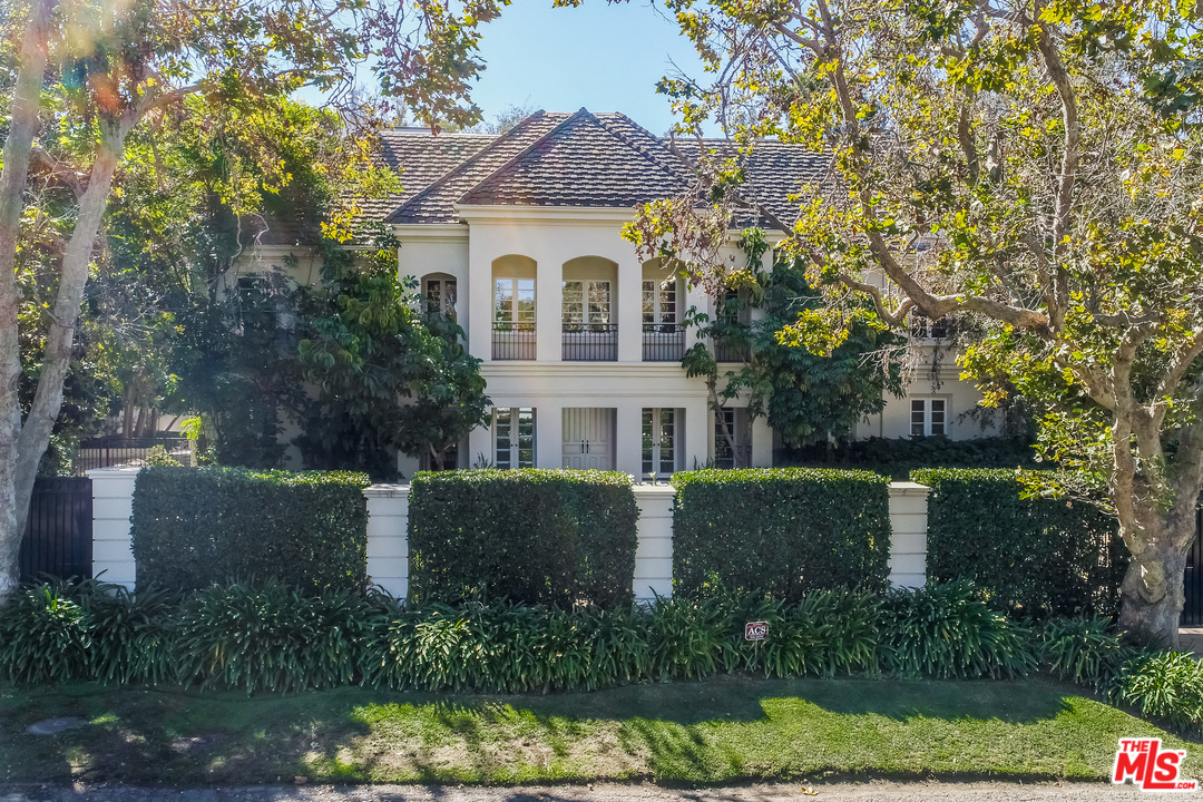 3901 Longridge Avenue Sherman Oaks, CA 91423 - Photo 3 of 51 a house view with a garden space