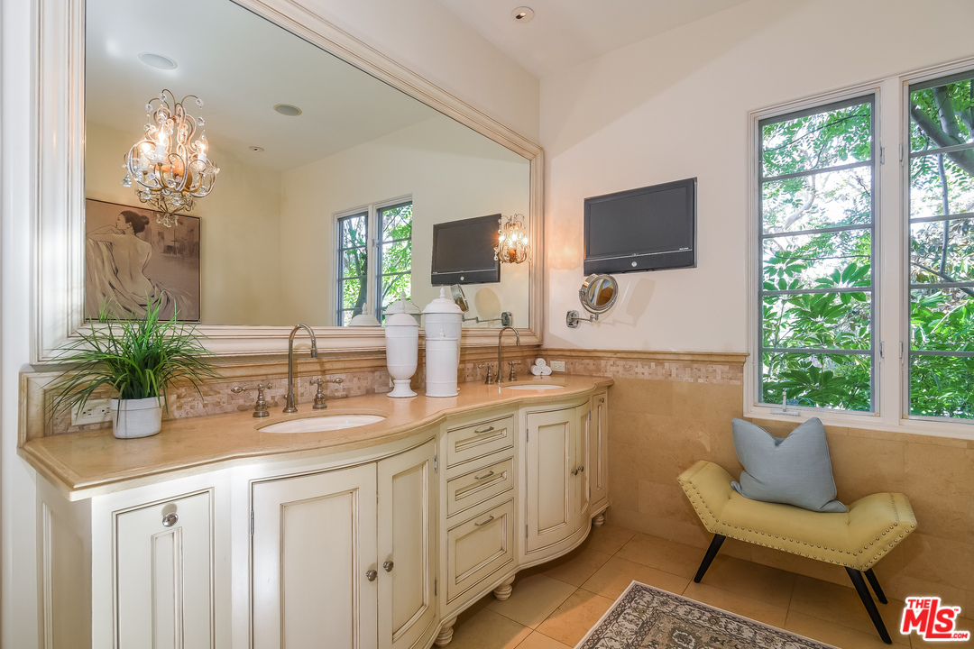 3901 Longridge Avenue Sherman Oaks, CA 91423 - Photo 24 of 51