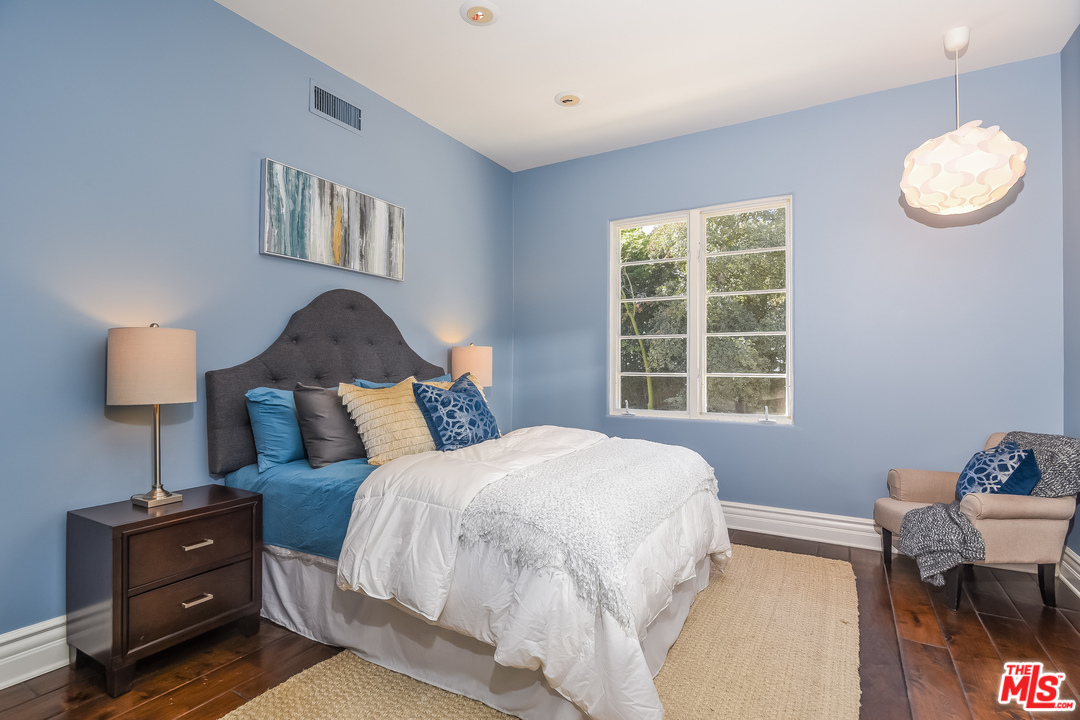 3901 Longridge Avenue Sherman Oaks, CA 91423 - Photo 29 of 51