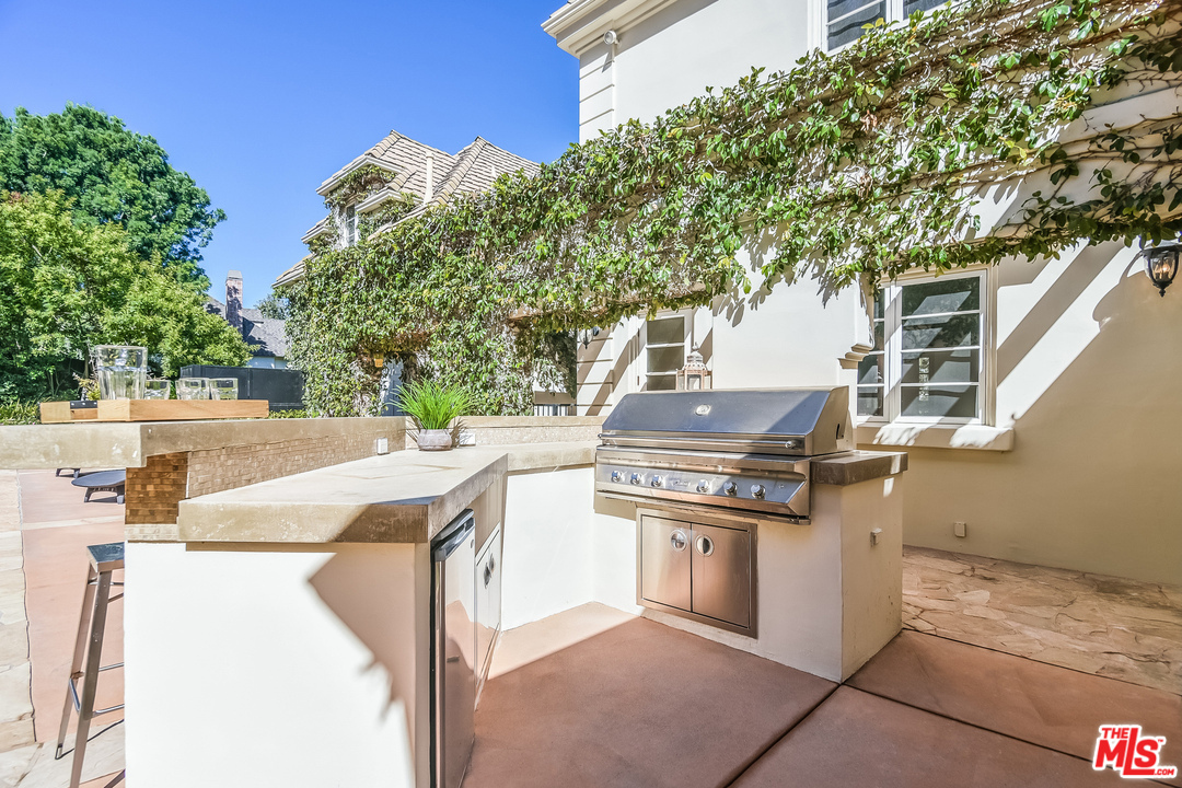 3901 Longridge Avenue Sherman Oaks, CA 91423 - Photo 44 of 51