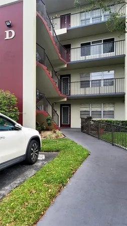 $1,600 | 13255 Southwest 7th Court, Unit 203D, Pembroke Pines, FL 33027