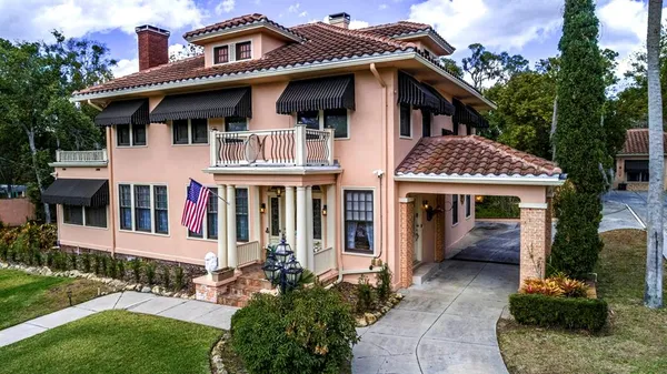 $1,380,000 | 347 East 3rd Avenue, Mount Dora, FL 32757