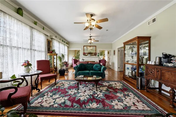 $1,380,000 | 347 East 3rd Avenue, Mount Dora, FL 32757