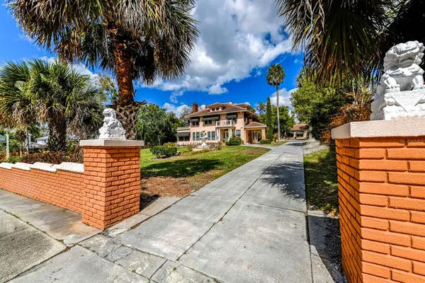 $1,380,000 | 347 East 3rd Avenue, Mount Dora, FL 32757