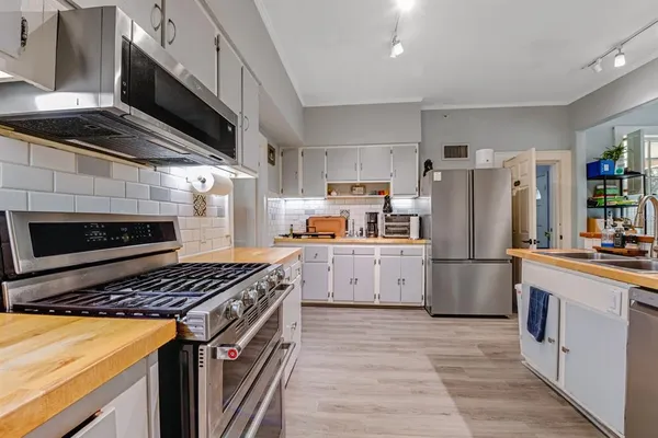 $1,380,000 | 347 East 3rd Avenue, Mount Dora, FL 32757