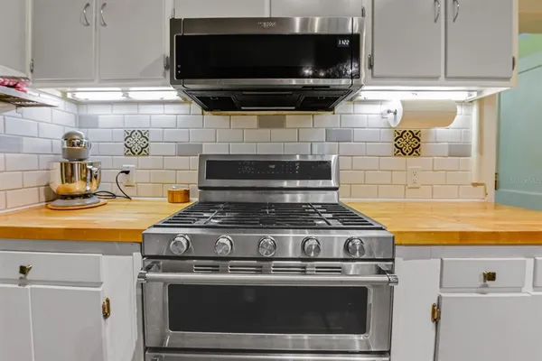 $1,380,000 | 347 East 3rd Avenue, Mount Dora, FL 32757