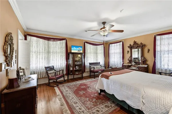 $1,380,000 | 347 East 3rd Avenue, Mount Dora, FL 32757