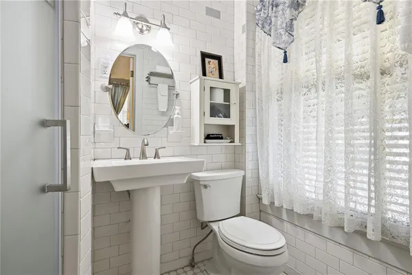 $1,380,000 | 347 East 3rd Avenue, Mount Dora, FL 32757
