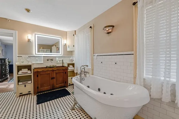 $1,380,000 | 347 East 3rd Avenue, Mount Dora, FL 32757