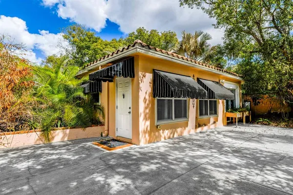 $1,380,000 | 347 East 3rd Avenue, Mount Dora, FL 32757