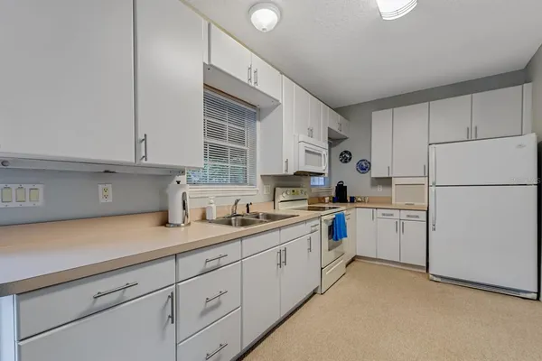 $1,380,000 | 347 East 3rd Avenue, Mount Dora, FL 32757