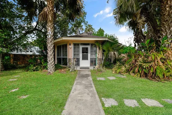 $1,380,000 | 347 East 3rd Avenue, Mount Dora, FL 32757