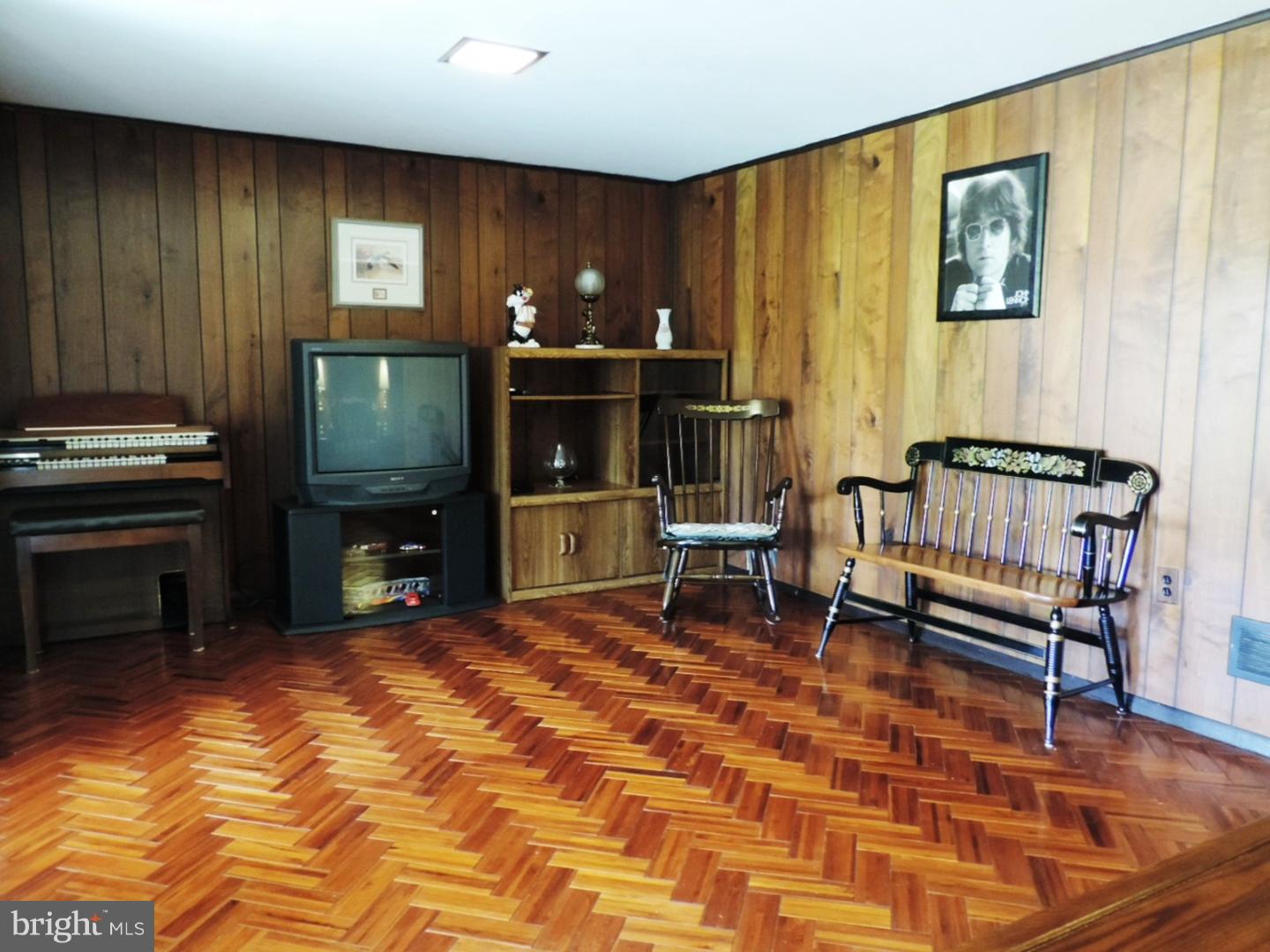 222 Nauldo Road Philadelphia, PA 19154 - Photo 15 of 22 Family Room