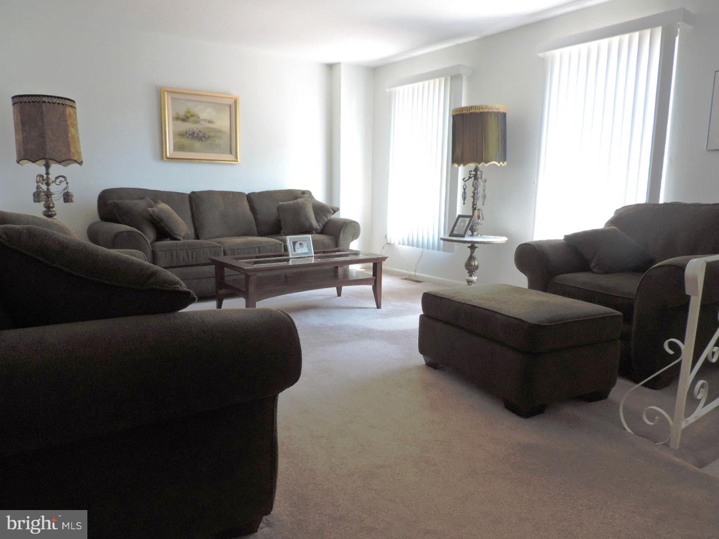222 Nauldo Road Philadelphia, PA 19154 - Photo 3 of 22 Living Room