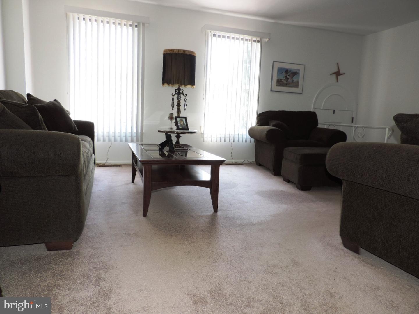 222 Nauldo Road Philadelphia, PA 19154 - Photo 4 of 22 Living Room