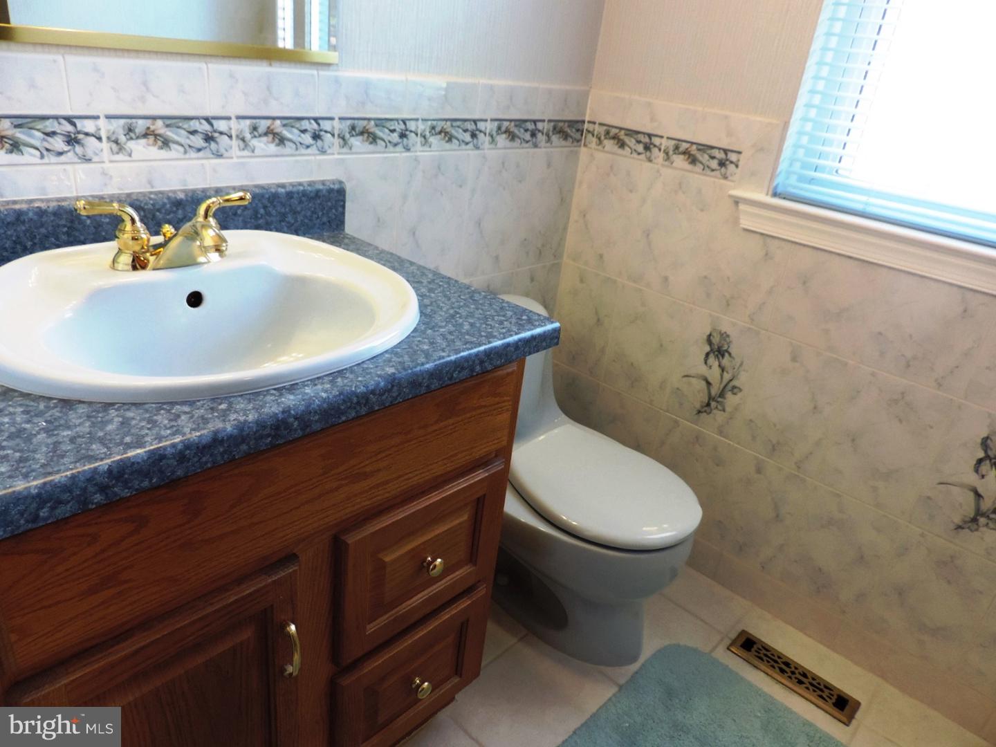 222 Nauldo Road Philadelphia, PA 19154 - Photo 10 of 22 Bathroom