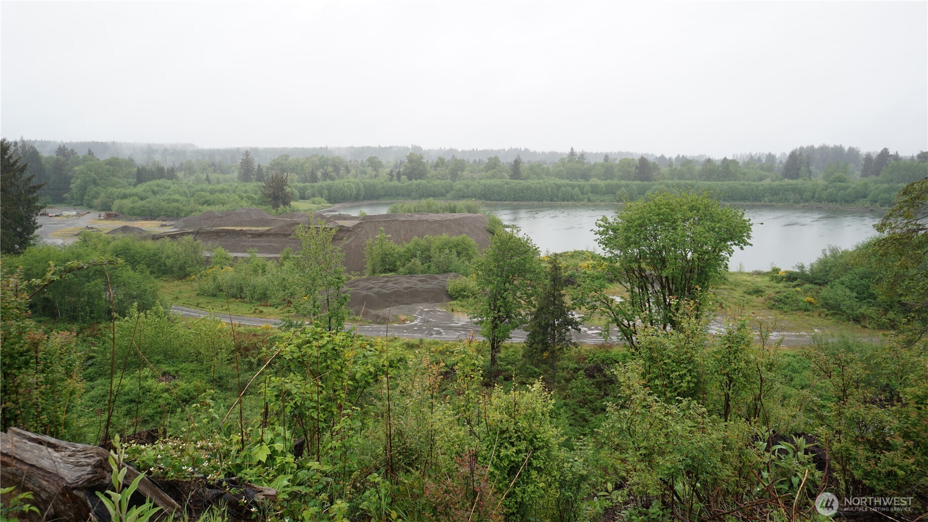 84 Hanson Road Hoquiam, WA 98550 - Photo 2 of 14 a view of a lake with a city