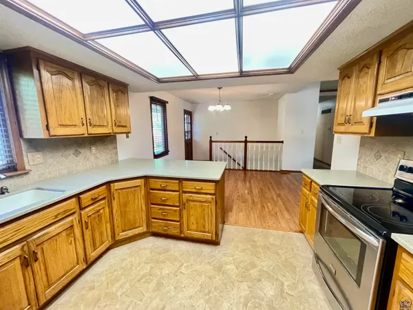 $319,900 | 6254 Southwest 25th Street, Topeka, KS 66614