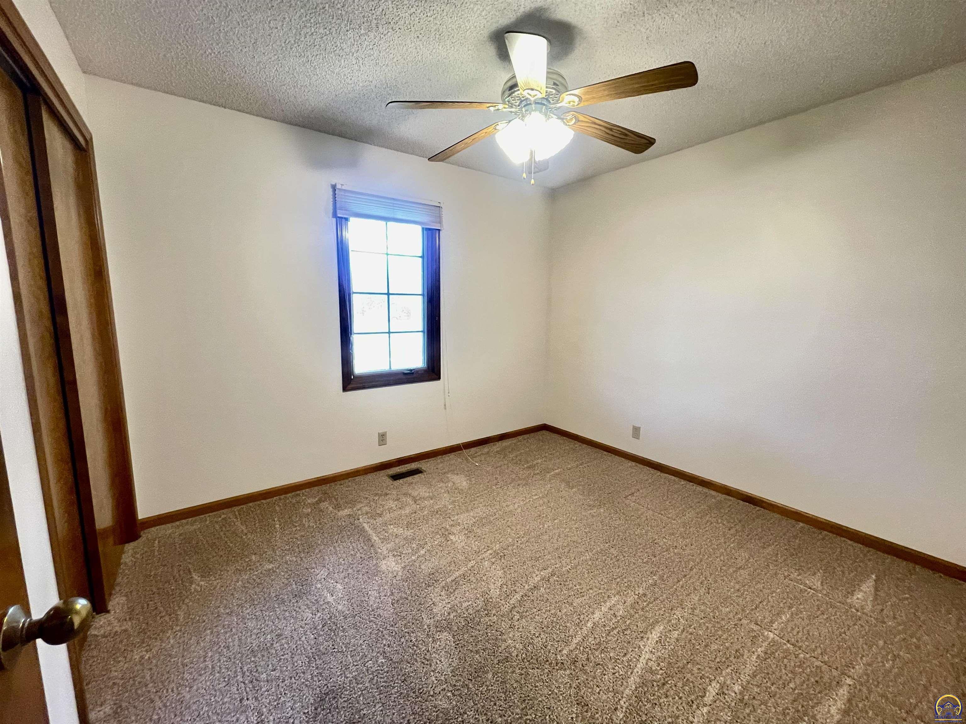 6254 Southwest 25th Street Topeka, KS 66614 - Photo 15 of 36