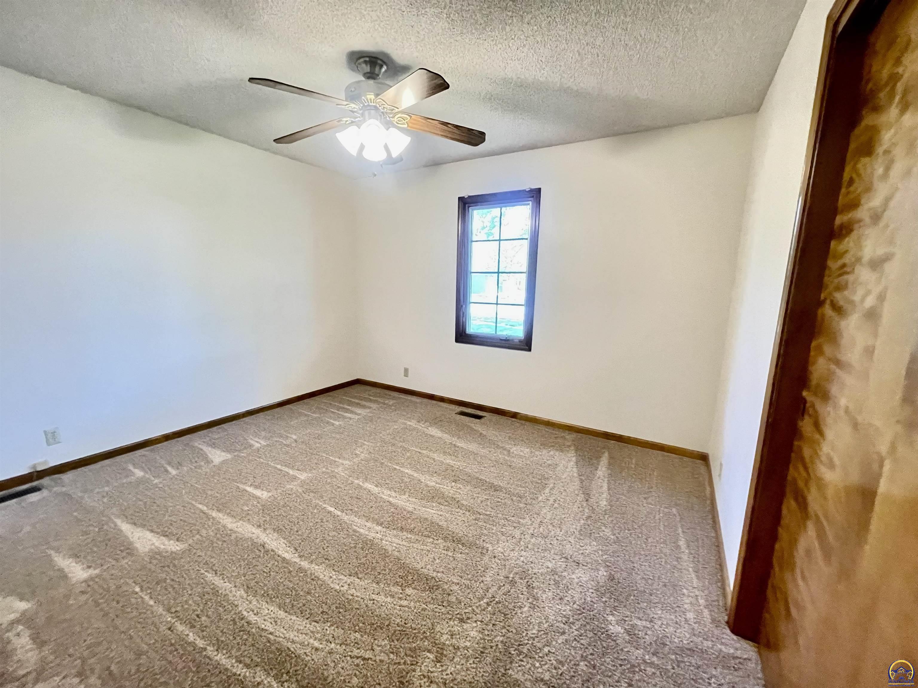 6254 Southwest 25th Street Topeka, KS 66614 - Photo 16 of 36