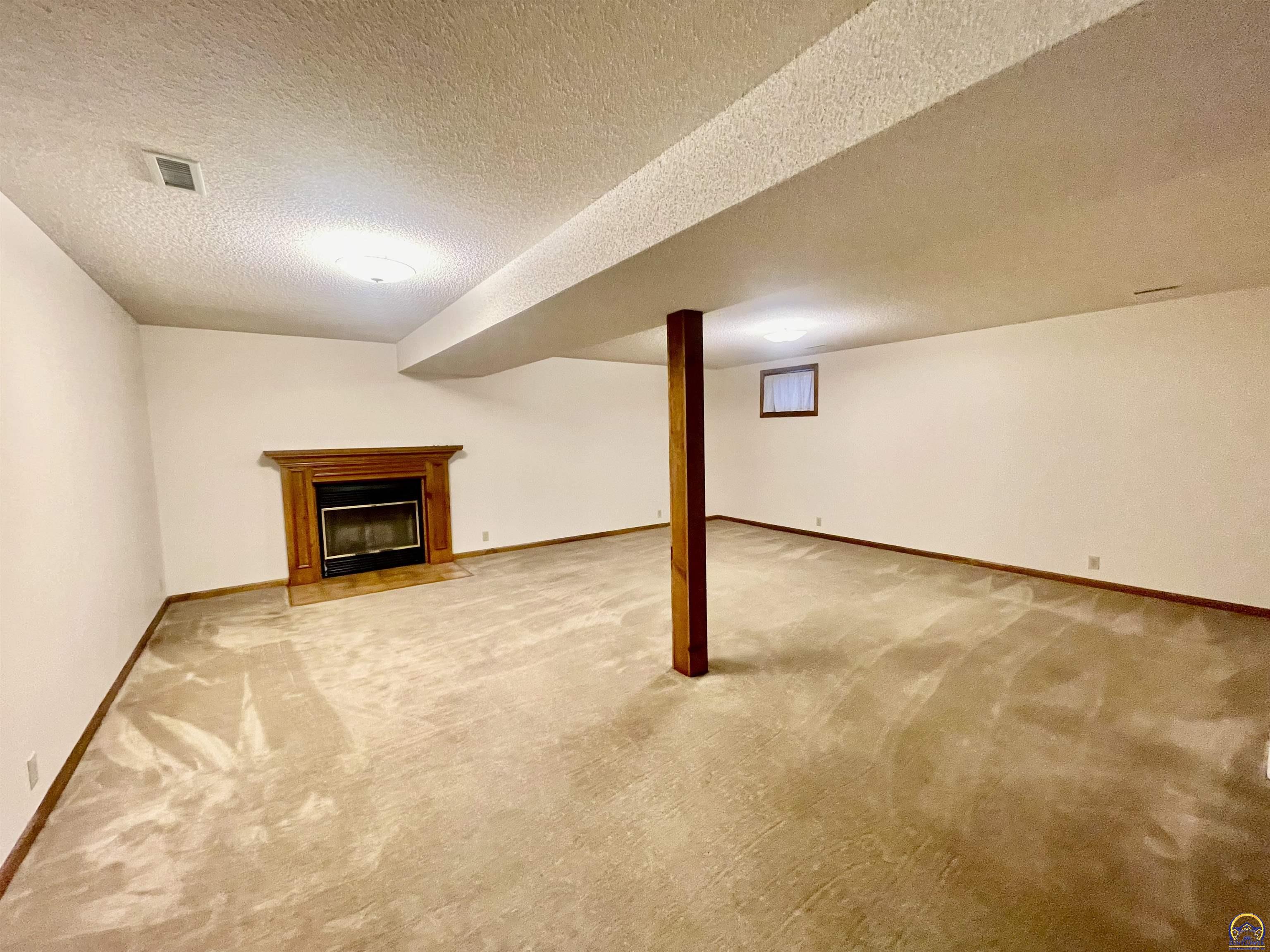 6254 Southwest 25th Street Topeka, KS 66614 - Photo 22 of 36