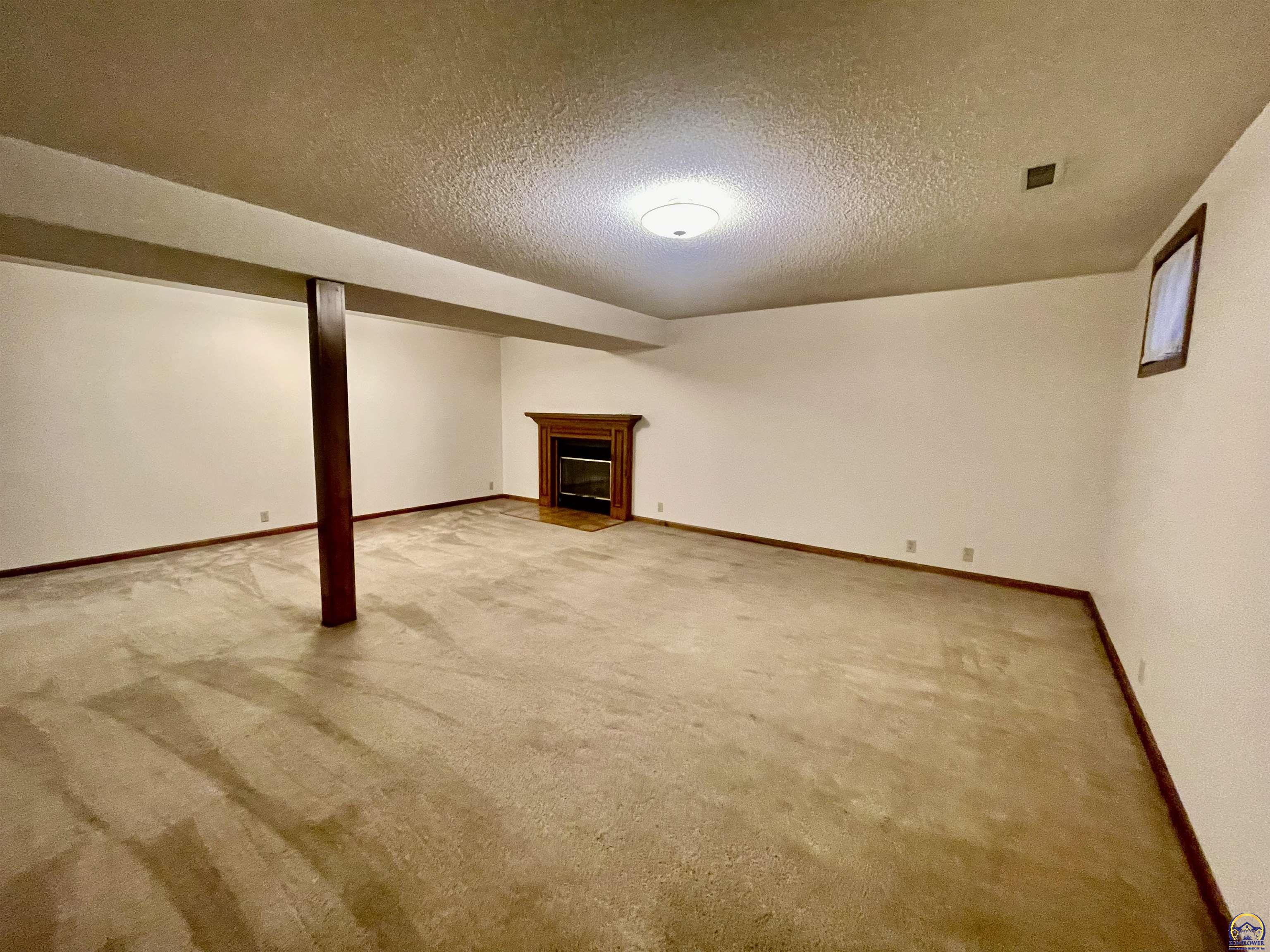 6254 Southwest 25th Street Topeka, KS 66614 - Photo 23 of 36