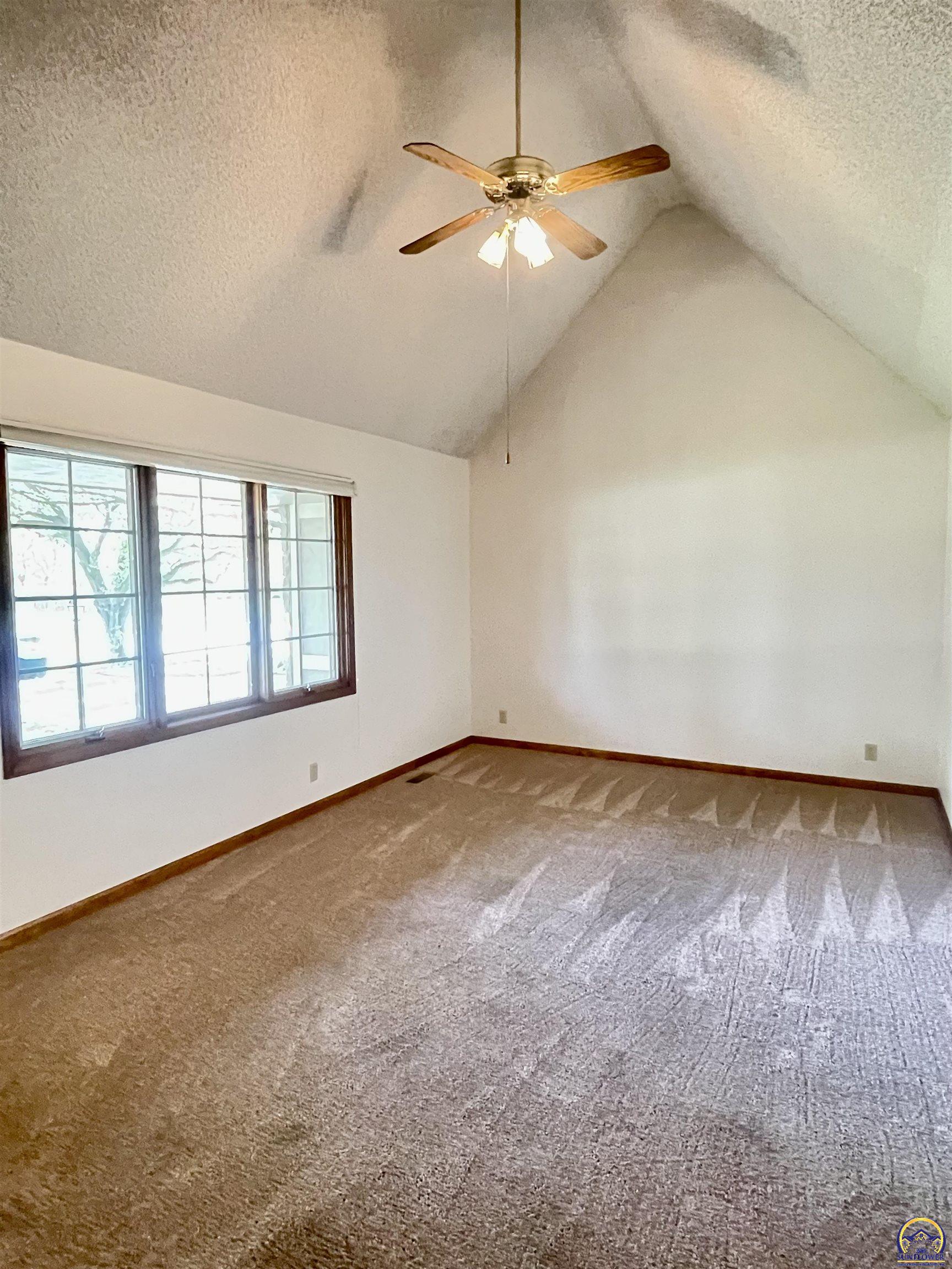 6254 Southwest 25th Street Topeka, KS 66614 - Photo 3 of 36