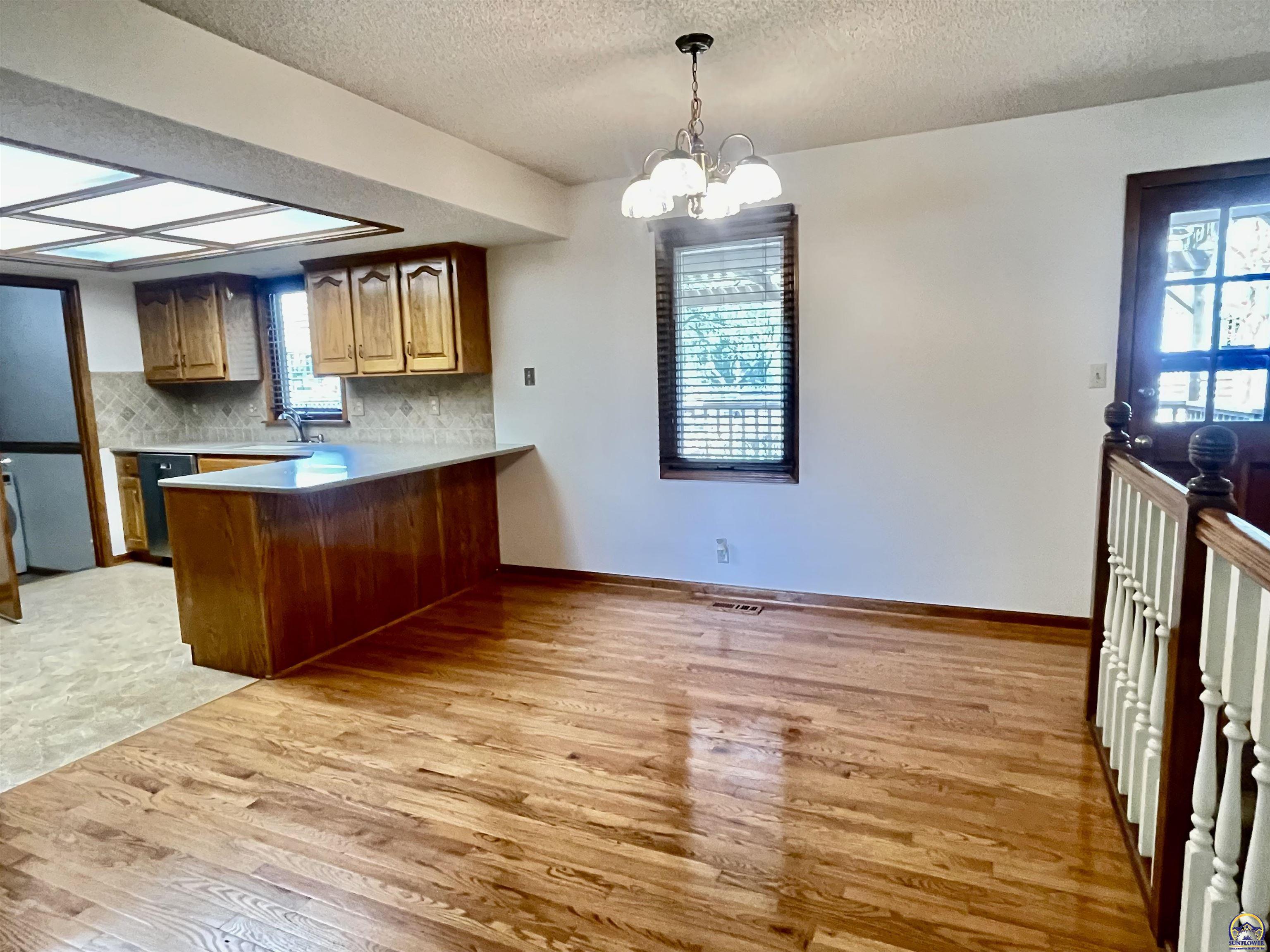 6254 Southwest 25th Street Topeka, KS 66614 - Photo 7 of 36