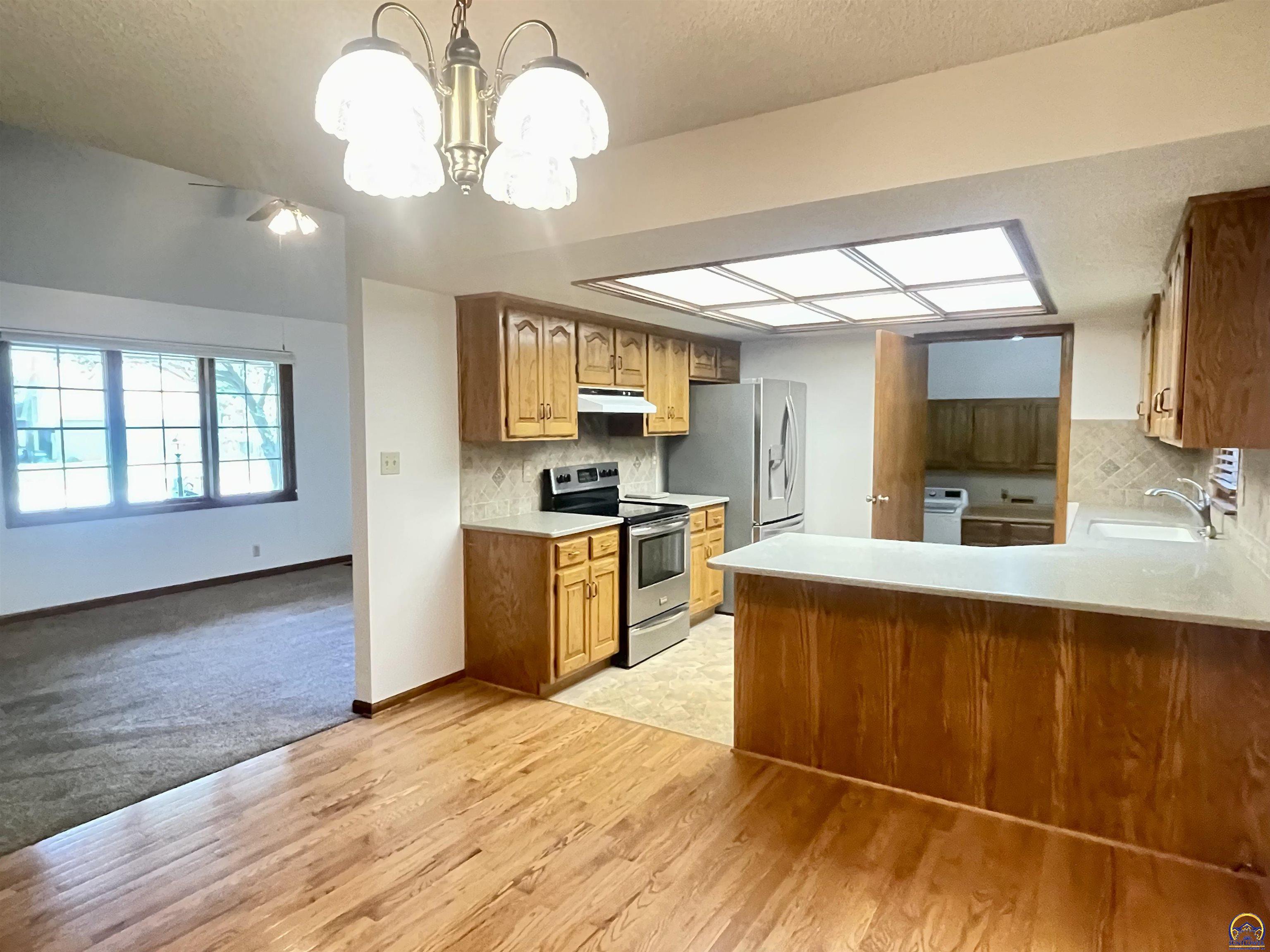 6254 Southwest 25th Street Topeka, KS 66614 - Photo 8 of 36