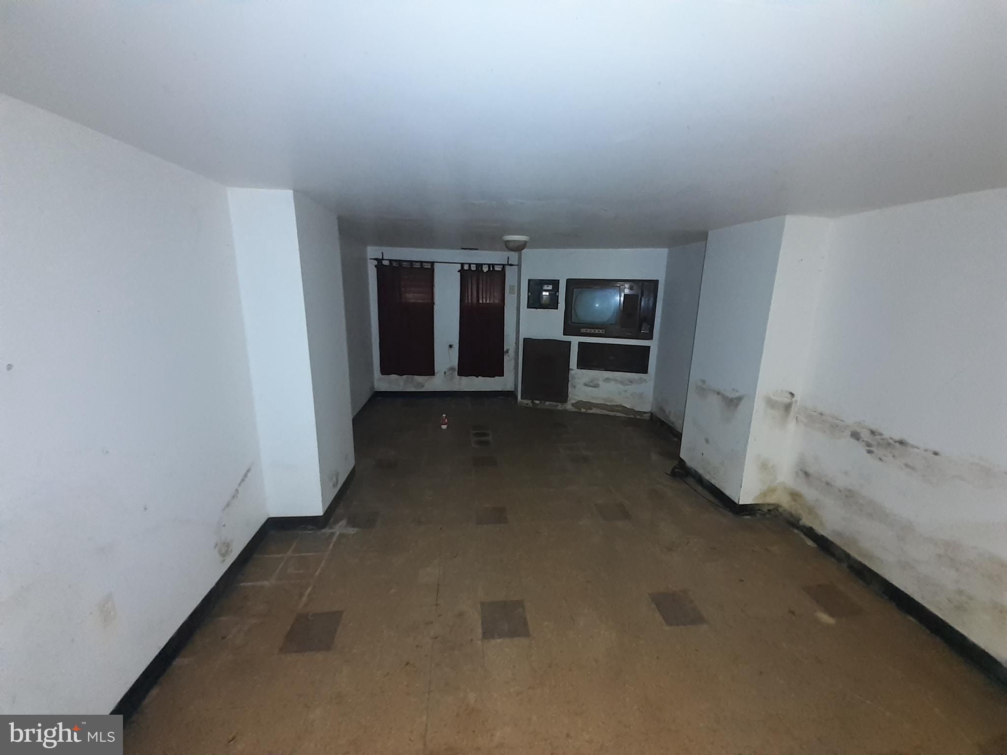 2714 Riggs Avenue Baltimore, MD 21216 - Photo 5 of 57