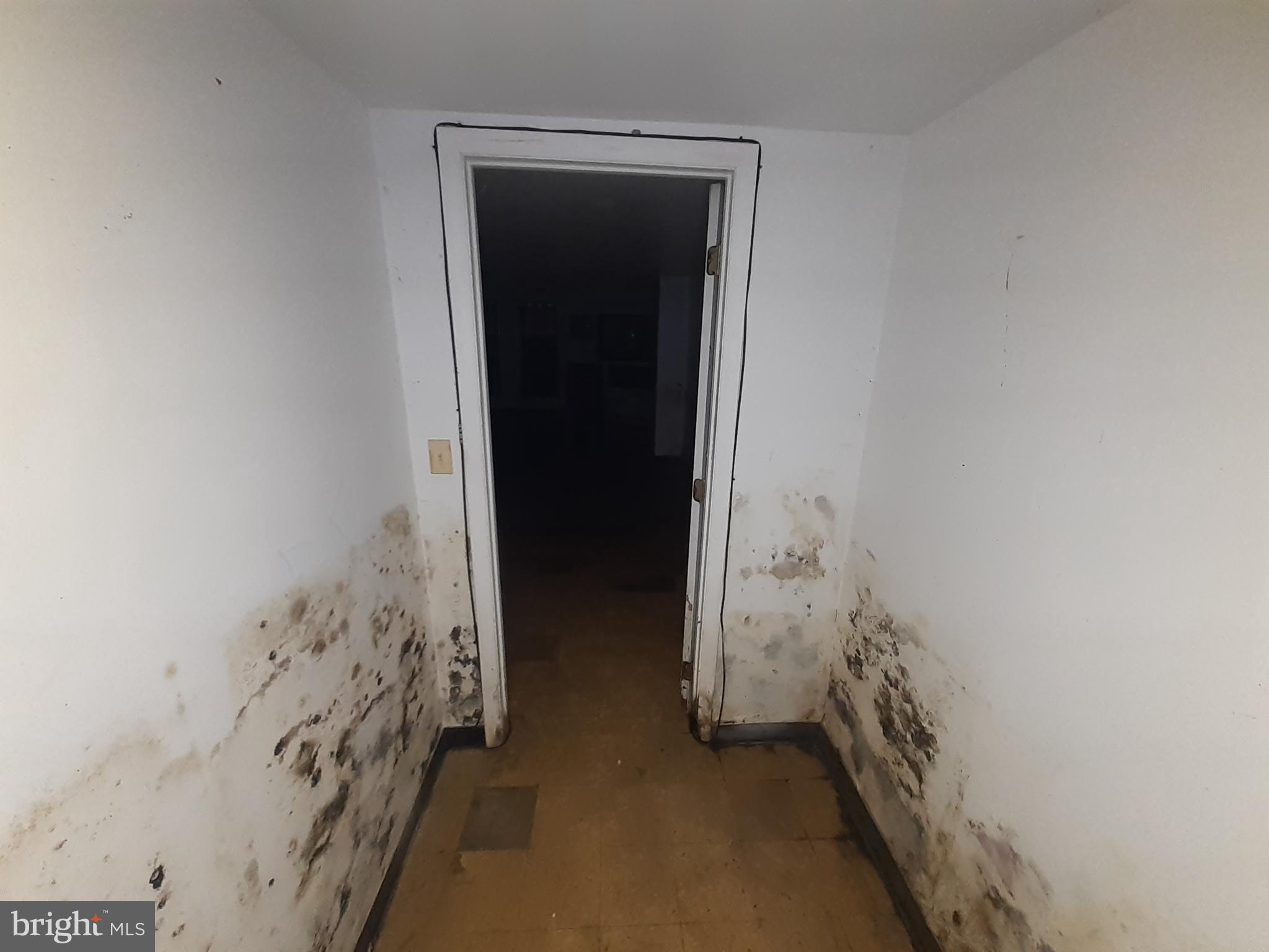 2714 Riggs Avenue Baltimore, MD 21216 - Photo 10 of 57