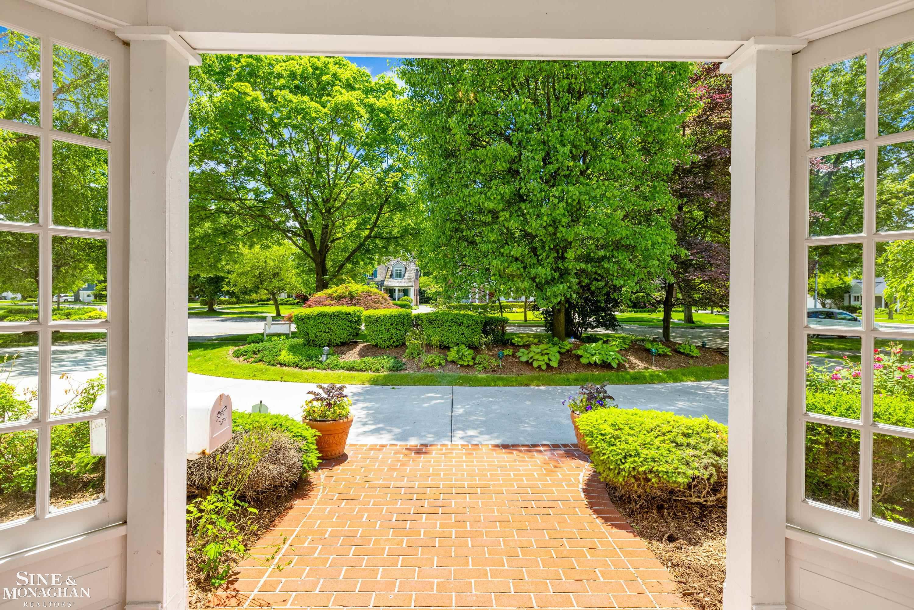 1380 Oxford Road Grosse Pointe Woods, MI 48236 - Photo 6 of 59
