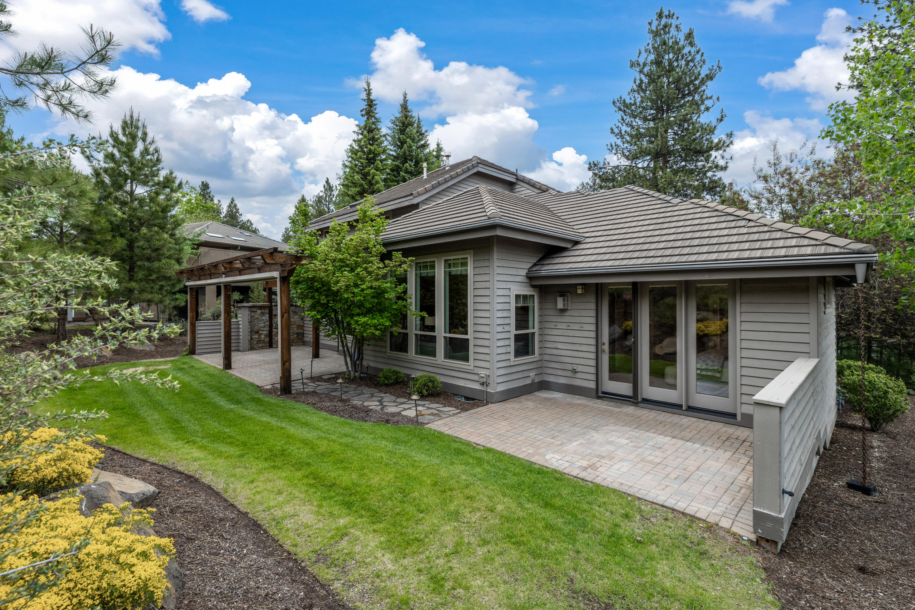 19598 Green Lakes Loop Bend, OR 97702 - Photo 60 of 89 front view of a house with a garden